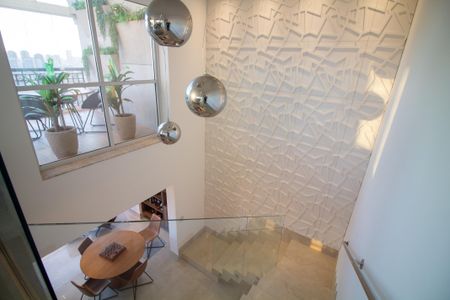 Apartamento à venda com 330m², 3 quartos e 4 vagasEscada