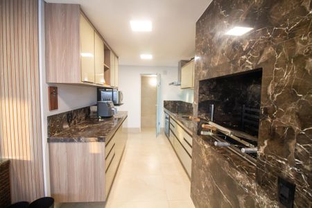Apartamento à venda com 330m², 3 quartos e 4 vagasCozinha 1