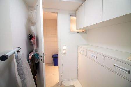 Apartamento à venda com 330m², 3 quartos e 4 vagasDespensa