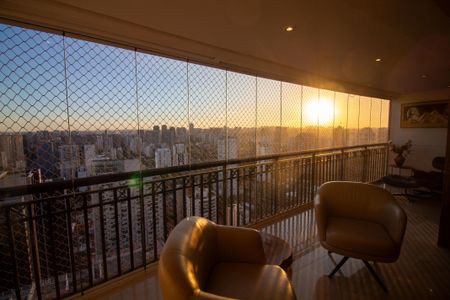 Apartamento à venda com 330m², 3 quartos e 4 vagasVaranda da Sala 2