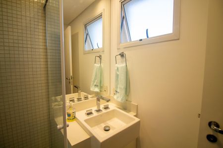 Apartamento à venda com 330m², 3 quartos e 4 vagasBanheiro da Suíte 2