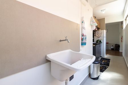 Cozinha e Área de Serviço de apartamento à venda com 2 quartos, 44m² em Alto de Pinheiros, São Paulo