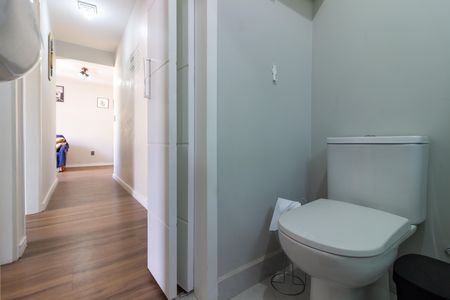 Banheiro de apartamento à venda com 2 quartos, 44m² em Alto de Pinheiros, São Paulo