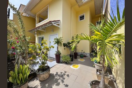 Casa de condomínio à venda com 150m², 3 quartos e 1 vagaÁrea externa