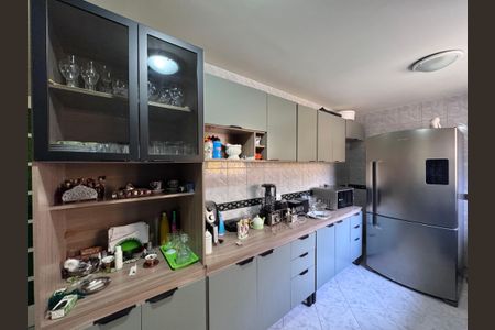 Casa de condomínio à venda com 150m², 3 quartos e 1 vagaCozinha e Área de Serviço