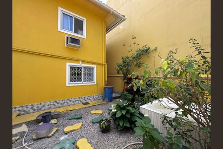 Casa de condomínio à venda com 150m², 3 quartos e 1 vagaÁrea externa