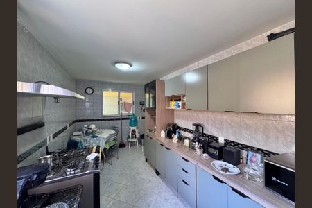 Casa de condomínio à venda com 150m², 3 quartos e 1 vagaCozinha e Área de Serviço