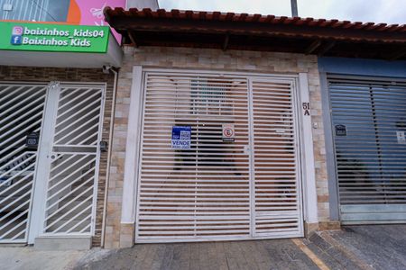 Casa à venda com 153m², 3 quartos e 5 vagas Casa à venda com 153m², 3 quartos e 5 vagasFachada