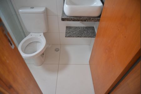 Banheiro Social de kitnet/studio para alugar com 1 quarto, 19m² em Vila Sao Pedro, Santo André