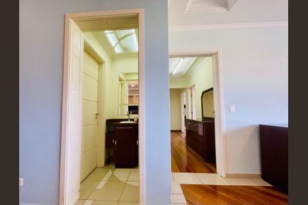 Apartamento para alugar com 144m², 3 quartos e 1 vagaLavabo e corredor