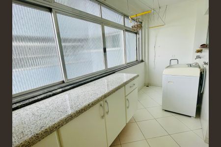 Apartamento para alugar com 144m², 3 quartos e 1 vagaÁrea de Serviço