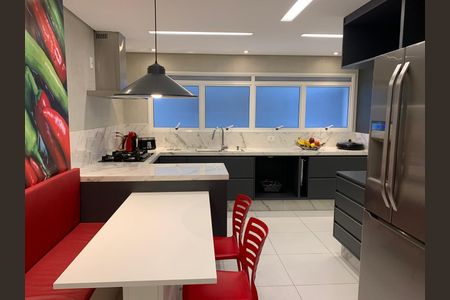 Apartamento à venda com 3 quartos, 238m² em Vila Suzana, São Paulo