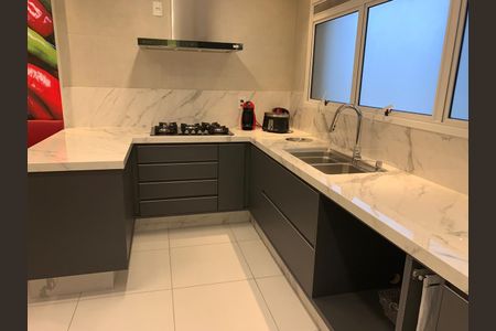 Apartamento à venda com 3 quartos, 238m² em Vila Suzana, São Paulo