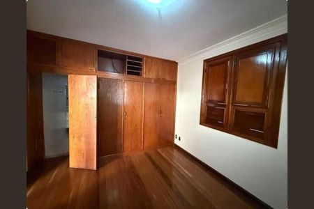 Casa para alugar com 250m², 3 quartos e 1 vaga