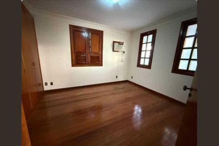 Casa para alugar com 3 quartos, 250m² em Esplanada, Belo Horizonte