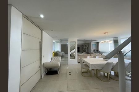 Apartamento para alugar com 350m², 3 quartos e 5 vagas