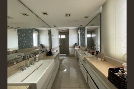 Apartamento para alugar com 350m², 3 quartos e 5 vagas
