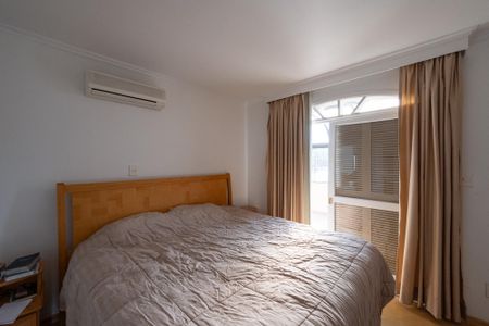 Casa à venda com 350m², 5 quartos e 4 vagasSuíte 2