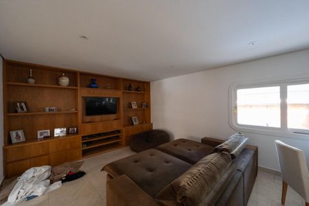 Casa à venda com 350m², 5 quartos e 4 vagasSala de TV