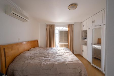 Casa à venda com 350m², 5 quartos e 4 vagasSuíte 2