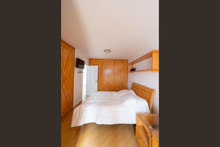 Casa à venda com 350m², 5 quartos e 4 vagasSuíte 1