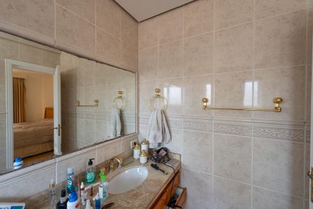 Casa à venda com 350m², 5 quartos e 4 vagasBanheiro da Suíte 2