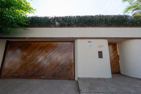 Casa à venda com 350m², 5 quartos e 4 vagasFachada