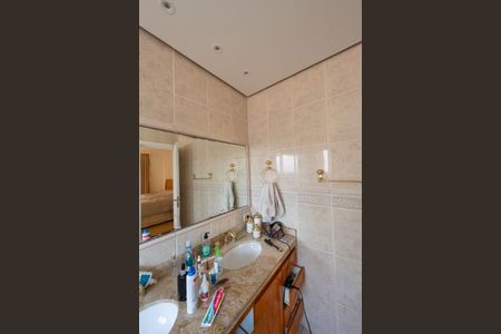 Casa à venda com 350m², 5 quartos e 4 vagasBanheiro da Suíte 2