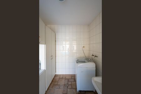 Casa à venda com 350m², 5 quartos e 4 vagasLavanderia