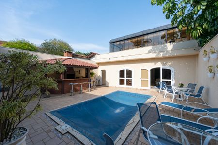 Casa à venda com 350m², 5 quartos e 4 vagasPiscina