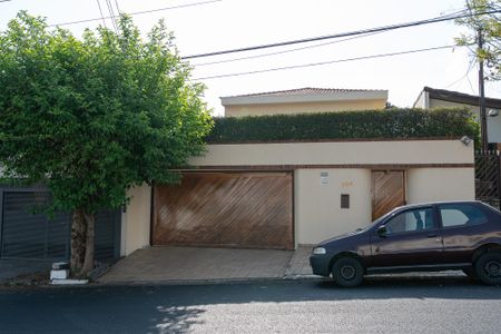 Casa à venda com 350m², 5 quartos e 4 vagasFachada