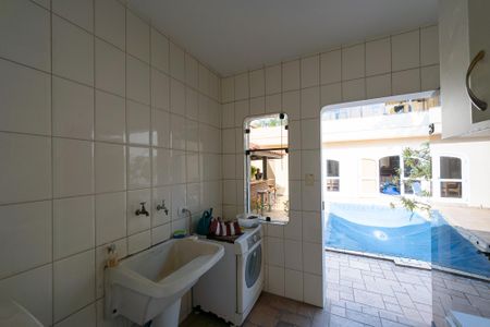 Casa à venda com 350m², 5 quartos e 4 vagasLavanderia