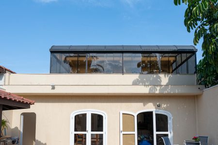 Casa à venda com 350m², 5 quartos e 4 vagasFundos