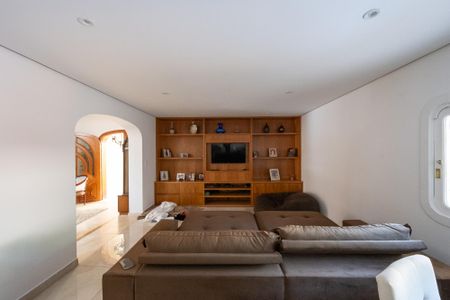 Casa à venda com 350m², 5 quartos e 4 vagasSala de TV