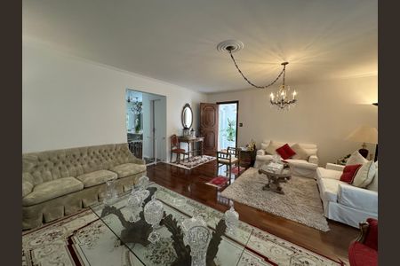 Casa à venda com 192m², 4 quartos e 4 vagas Casa à venda com 192m², 4 quartos e 4 vagasSala