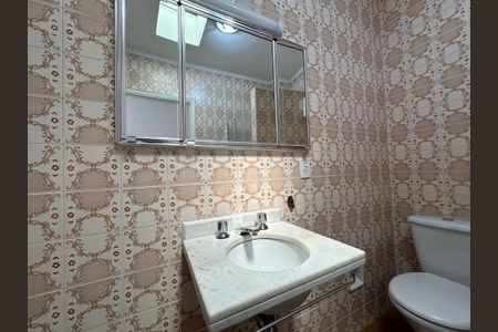 Casa à venda com 192m², 4 quartos e 4 vagas Casa à venda com 192m², 4 quartos e 4 vagasBanheiro