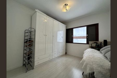 Casa à venda com 192m², 4 quartos e 4 vagas Casa à venda com 192m², 4 quartos e 4 vagasQuarto 2