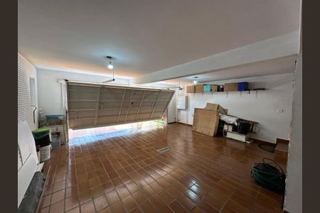 Casa à venda com 192m², 4 quartos e 4 vagas Casa à venda com 192m², 4 quartos e 4 vagasGaragem