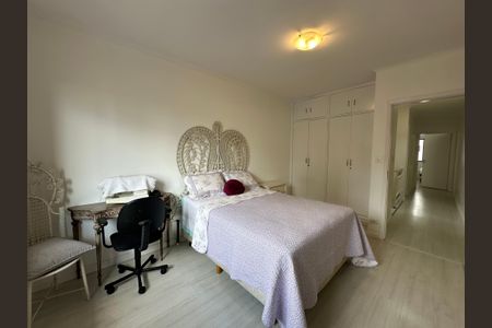 Casa à venda com 192m², 4 quartos e 4 vagas Casa à venda com 192m², 4 quartos e 4 vagasQuarto 1