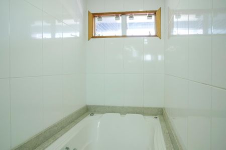 Casa para alugar com 458m², 2 quartos e 2 vagasBanheiro da suíte 1