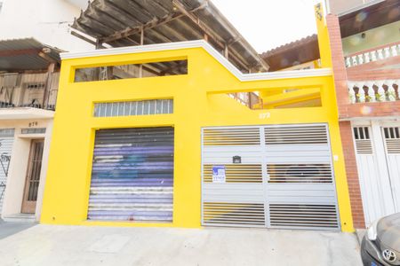 Casa à venda com 172m², 3 quartos e 3 vagas Casa à venda com 172m², 3 quartos e 3 vagasFachada