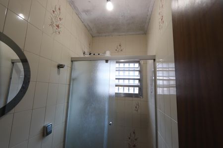 Casa à venda com 338m², 3 quartos e 8 vagasBanheiro de serviço