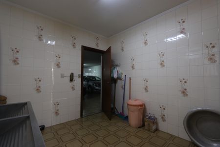 Casa à venda com 338m², 3 quartos e 8 vagasLavanderia