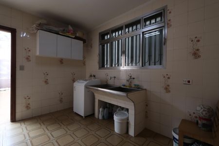 Casa à venda com 338m², 3 quartos e 8 vagasLavanderia