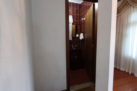 Casa à venda com 338m², 3 quartos e 8 vagasLavabo