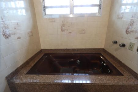 Casa à venda com 338m², 3 quartos e 8 vagasBanheiro da Suíte Master