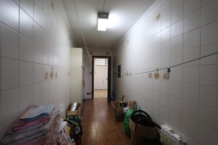 Casa à venda com 338m², 3 quartos e 8 vagasDespensa