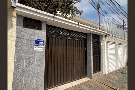 Casa à venda com 195m², 3 quartos e 4 vagasFachada