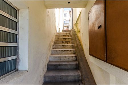 Casa à venda com 60m², 1 quarto e sem vaga Casa à venda com 60m², 1 quarto e sem vagaEscada