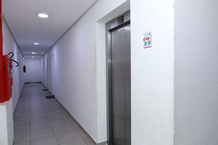 Apartamento para alugar com 38m², 2 quartos e sem vagaÁrea comum - Saguão do prédio